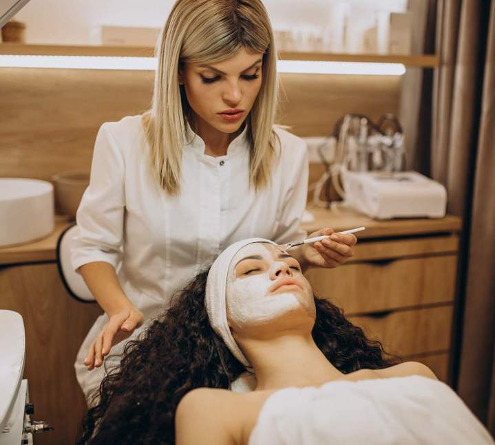 Des soins de beauté personnalisés réalisés par des esthéticiennes passionnées